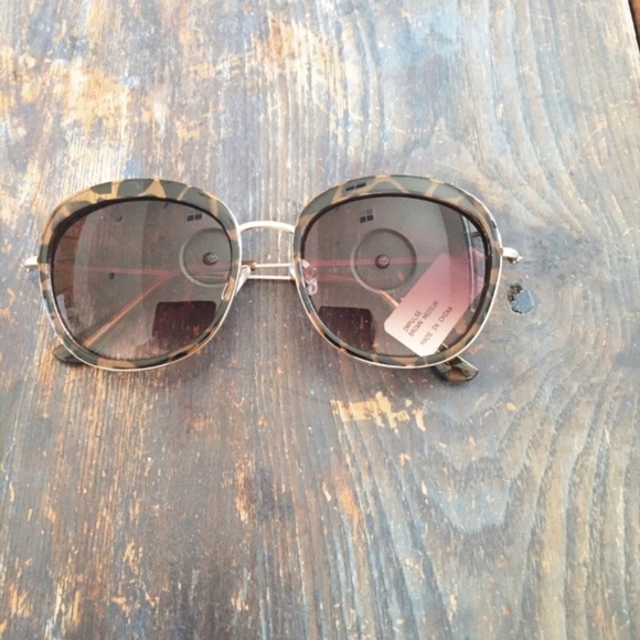 Charming Charlie Accessories - Charming Charlie NWT Tortoise Shell Sunglasses